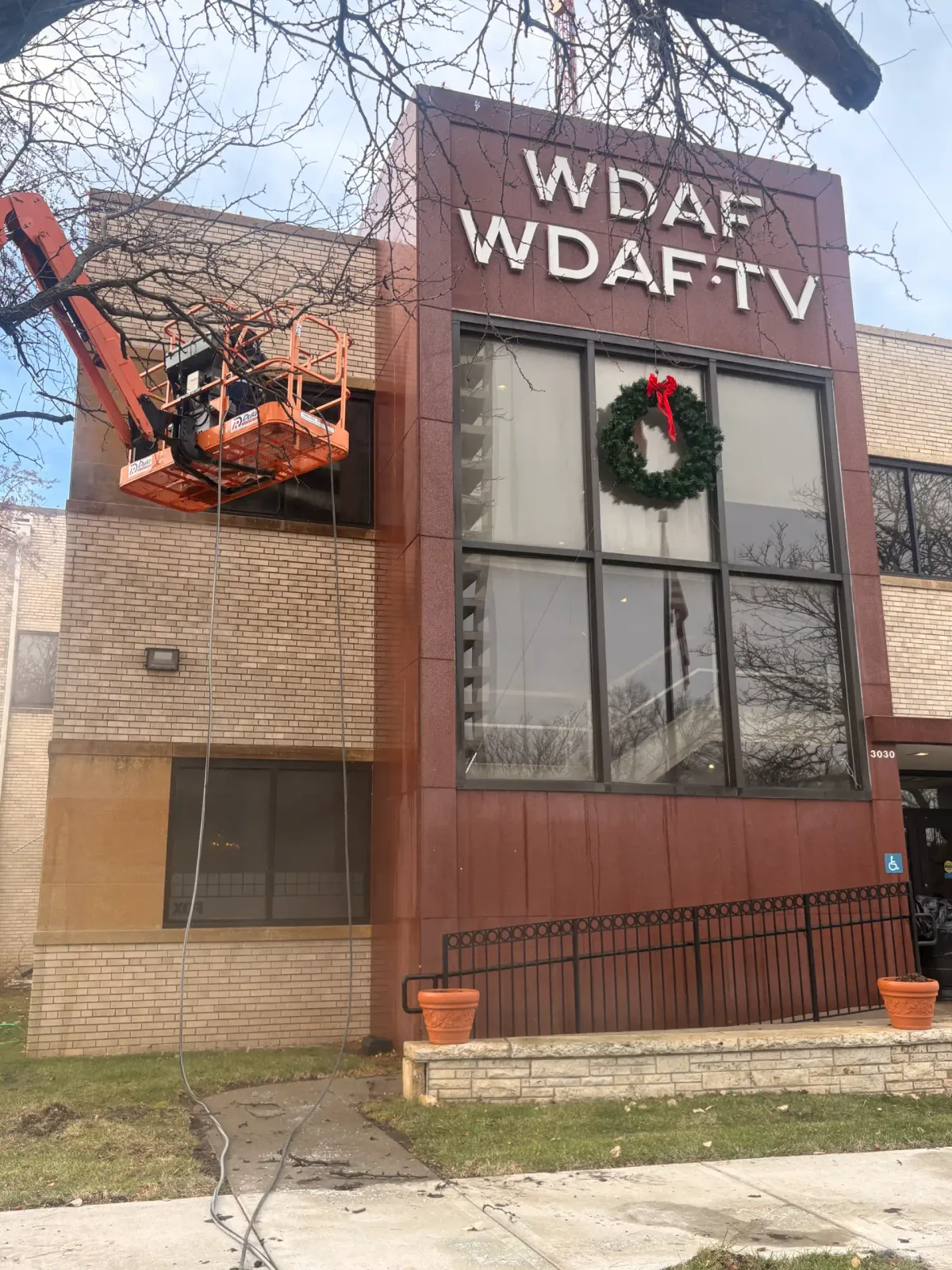 Window exterior rinse